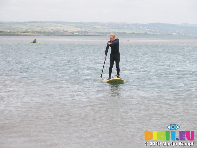 JT00941 Marijn stand up paddling (sup) on River Taw estuary